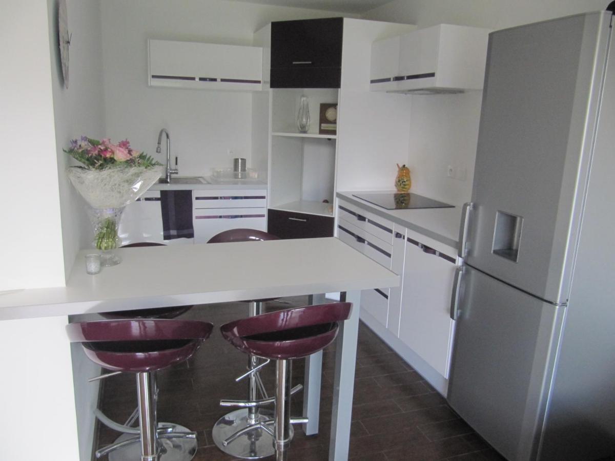 Appartement F2 Rez De Jardin Ajaccio (Corsica)